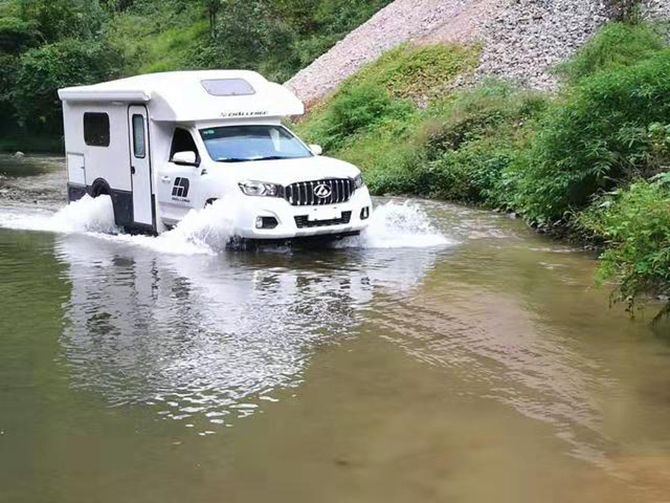 上汽大通T60單排四驅(qū)皮卡房車